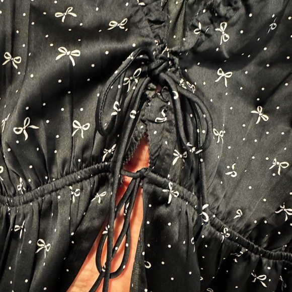 American Eagle Tie-Front Printed Top — Size XL 🎀 White Bow and Polka Dot Print - Picture 5 of 8